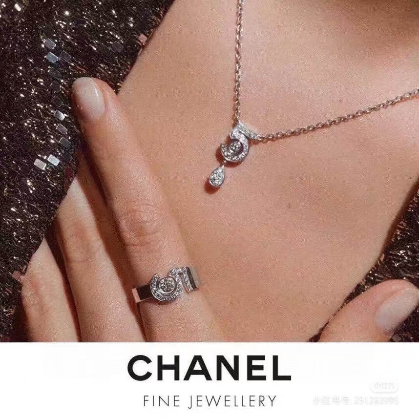 Chanel NO.5 Teardrop Pendant Necklace - Image 8