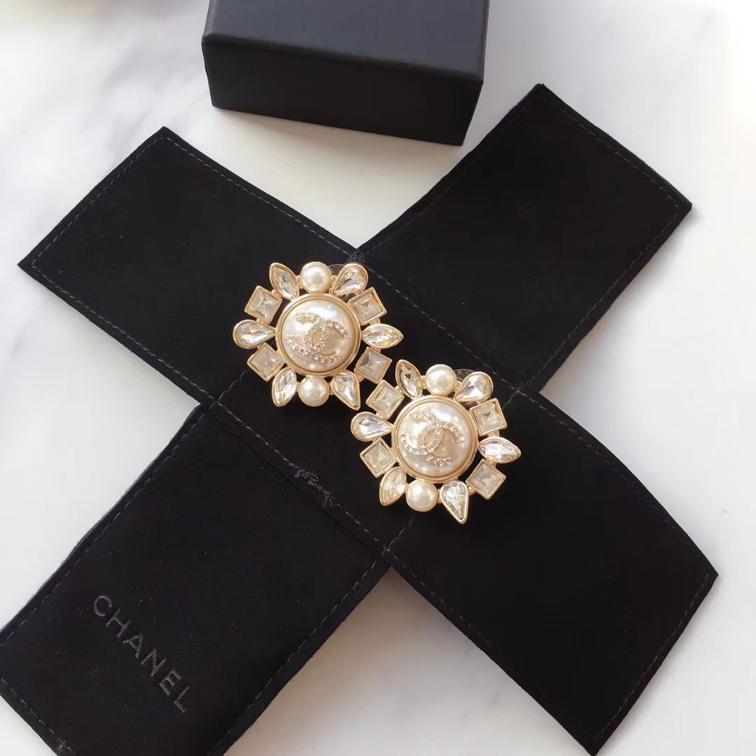Chanel Large Round White Stud Earrings - Image 5