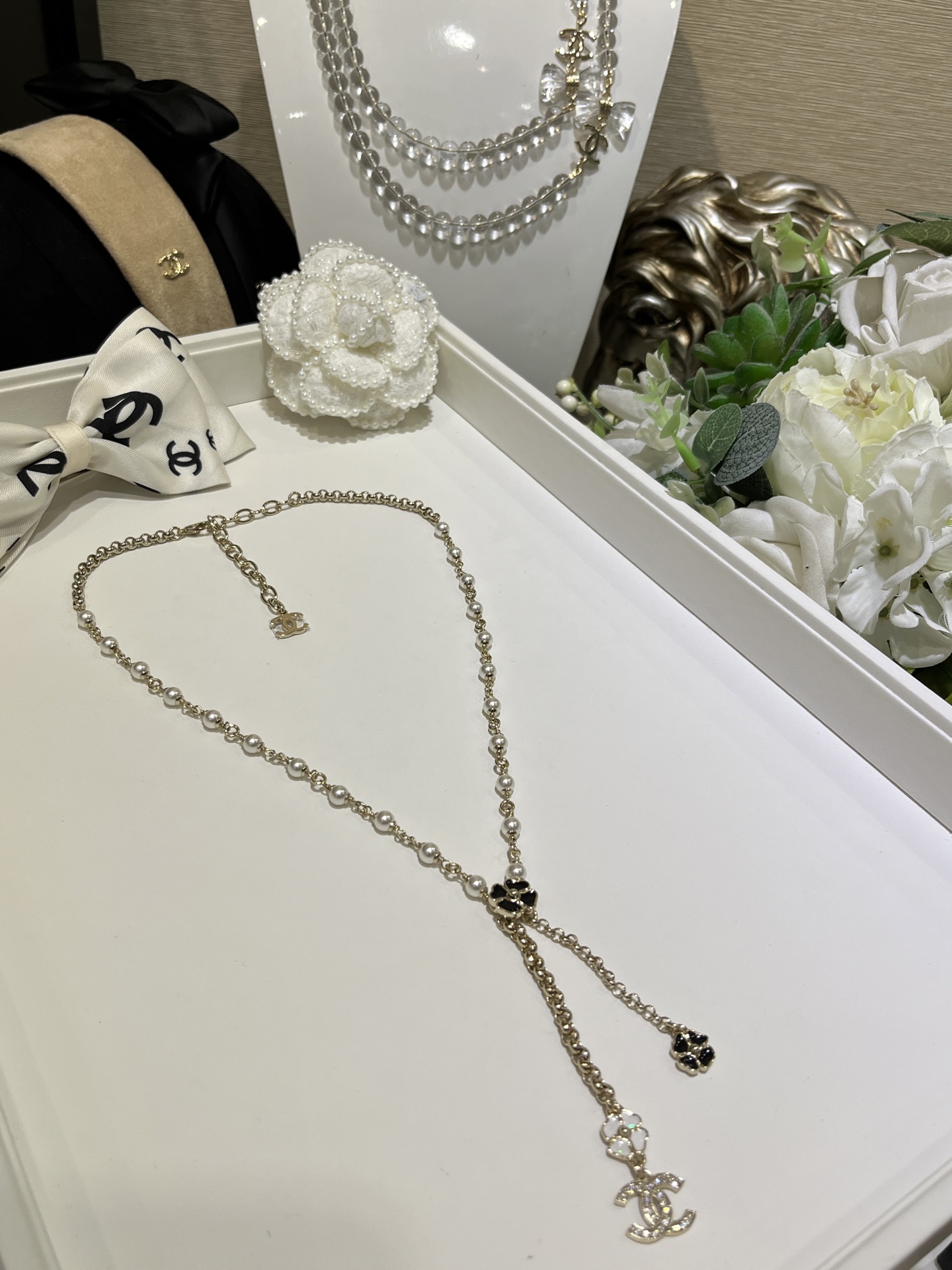 Chanel Black and White Camellia Tassel Drop Pearl Y Necklace - Image 4