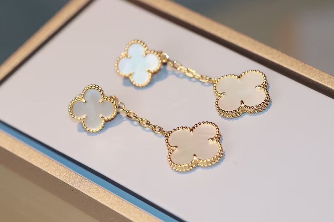 VCA Magic Alhambra Earrings, 2 Motifs