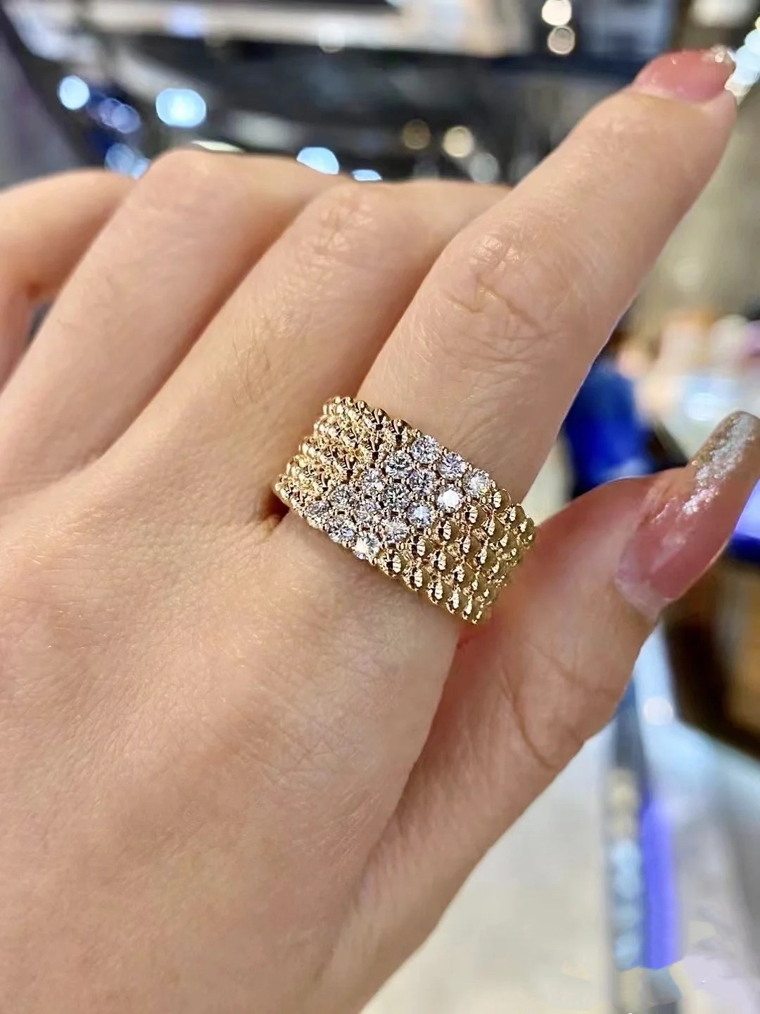 VCA Perlee Diamond Ring - Image 2