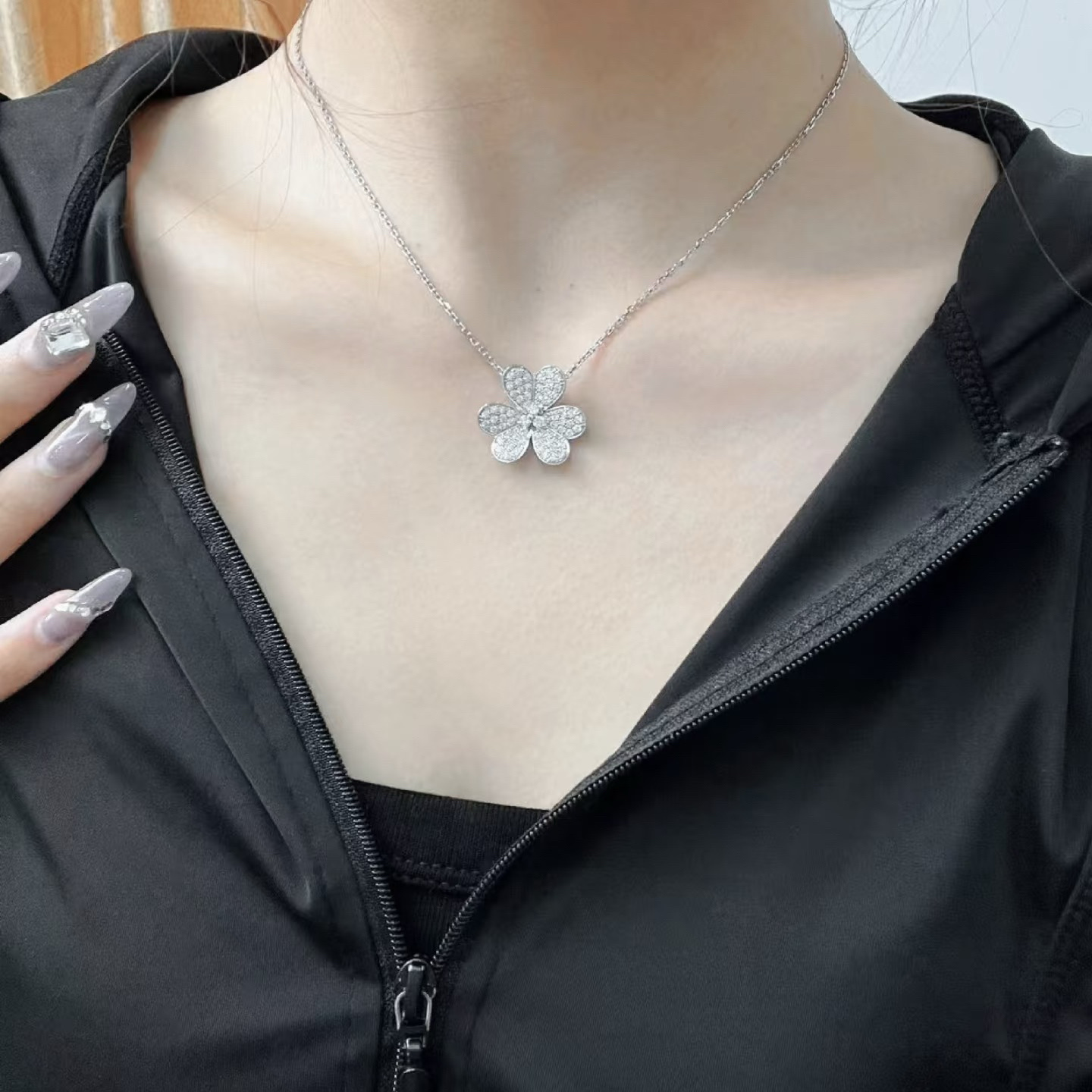 VCA Full Diamond Frivole Pendant Necklace - Mini - Image 3