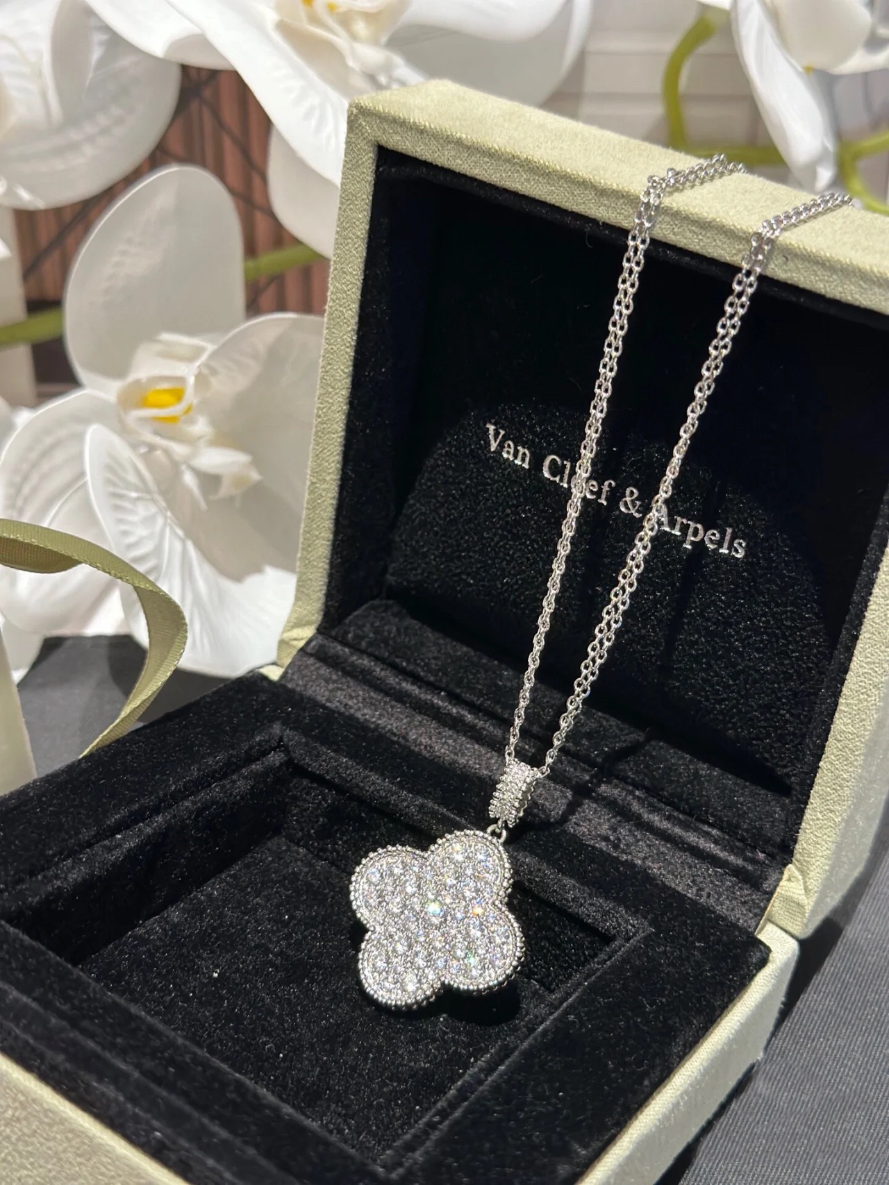 VCA Full Diamond Paved Large Clover Magic Alhambra Long Necklace, 1 motif - Image 2