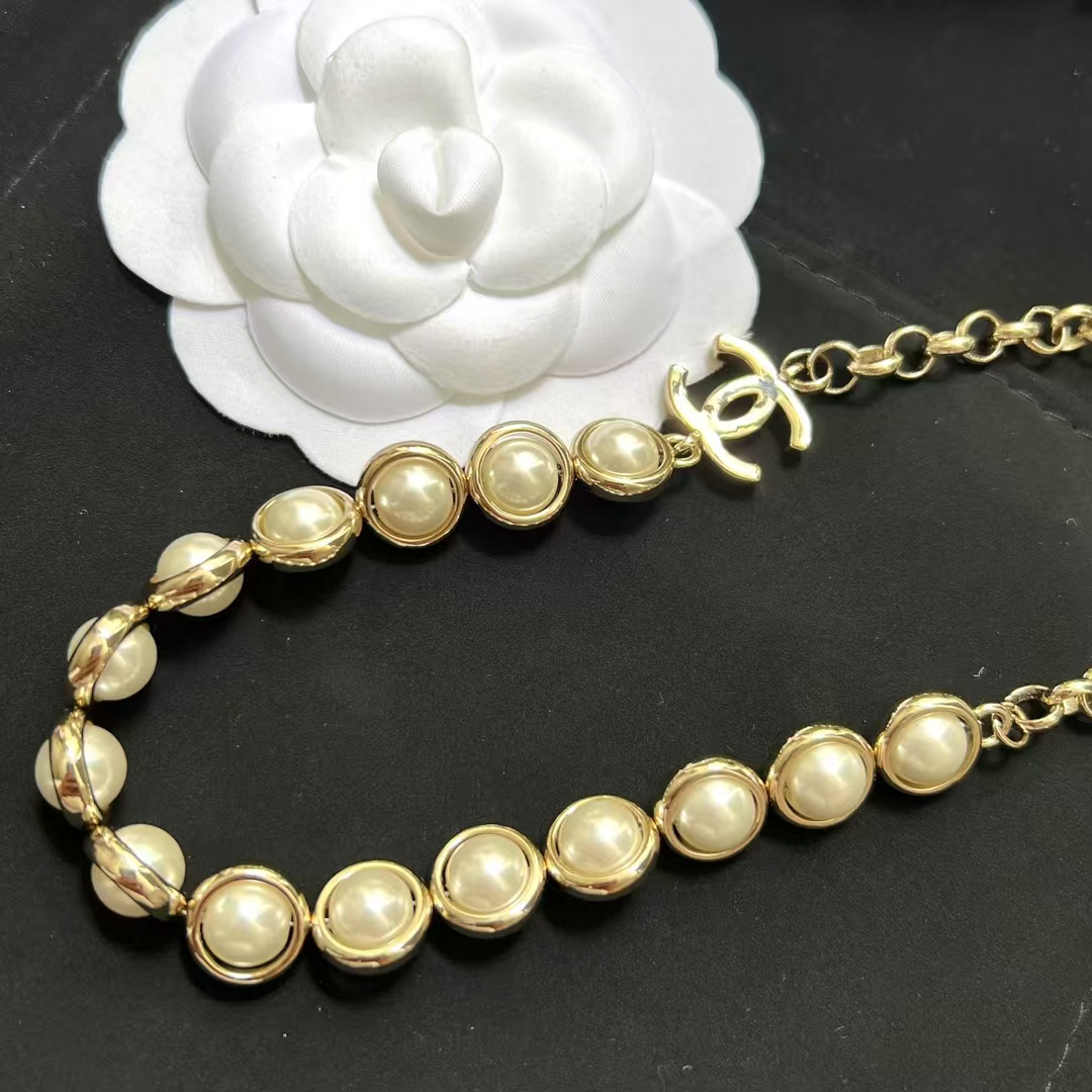 Chanel Half Chain Half Ehancered Pearl Necklace - Image 3