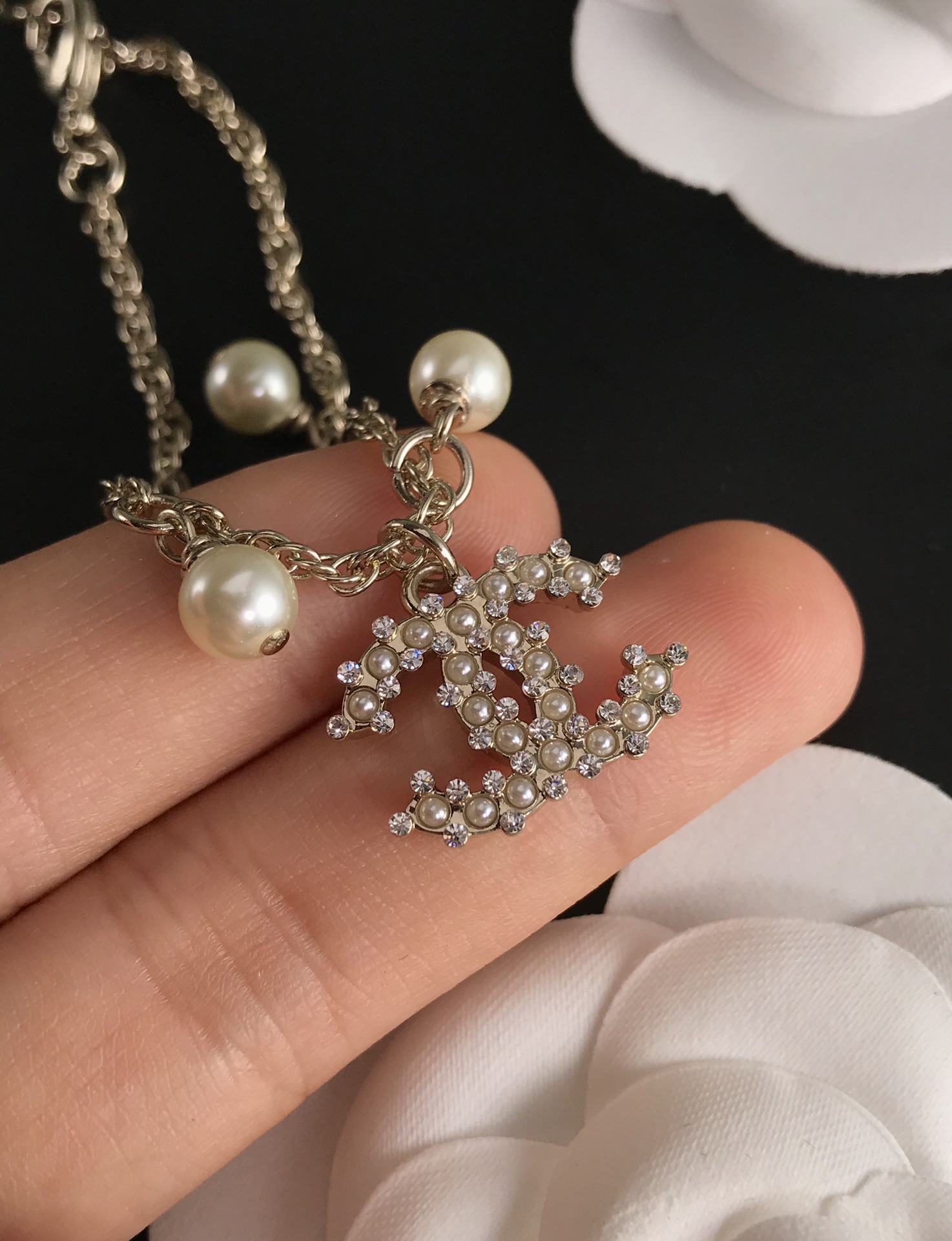 Chanel Pearls CC Charm Chain Bracelet - Image 8