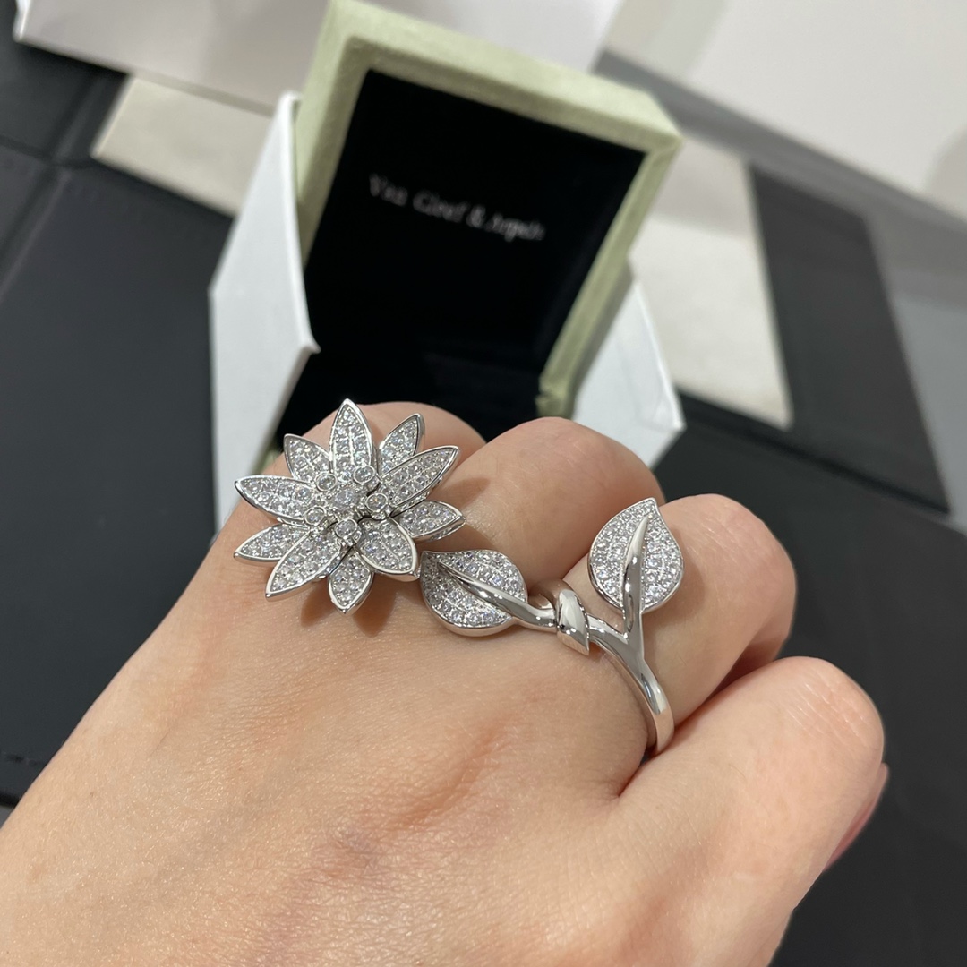 VCA Lotus Between the Finger Ring - Image 2