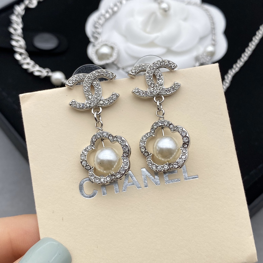 Chanel Flower Enhancer Pearl Bracelet Earrings Necklace - Image 4