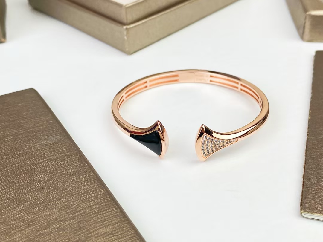 Bvlgari Divas' Dream Open Cuff Bangle Bracelet in Rose Gold - Image 6