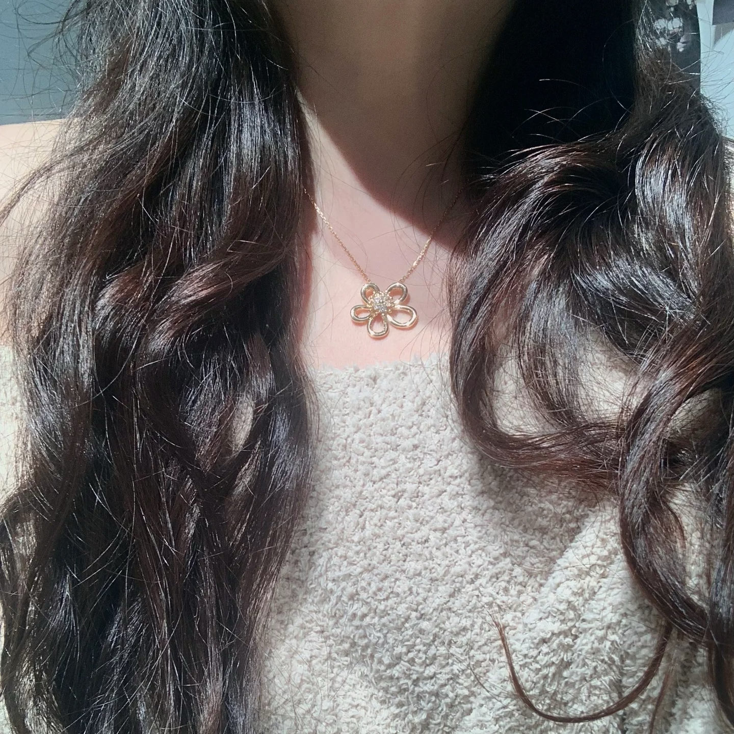 VCA Flowerlace Pendant Necklace - Image 7