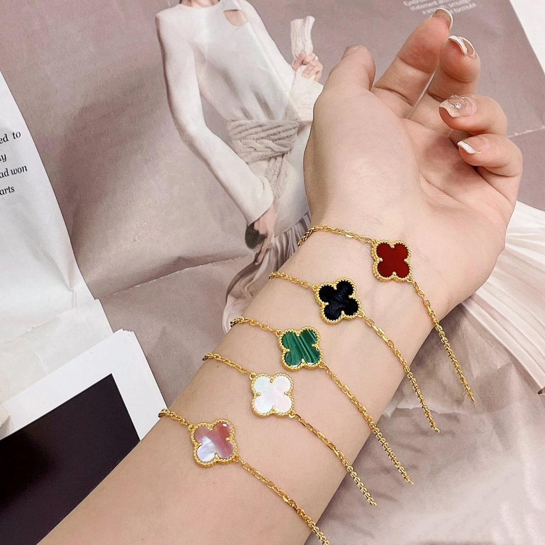 VCA VCA Sweet Alhambra Bracelets, 1 Motif - Image 2