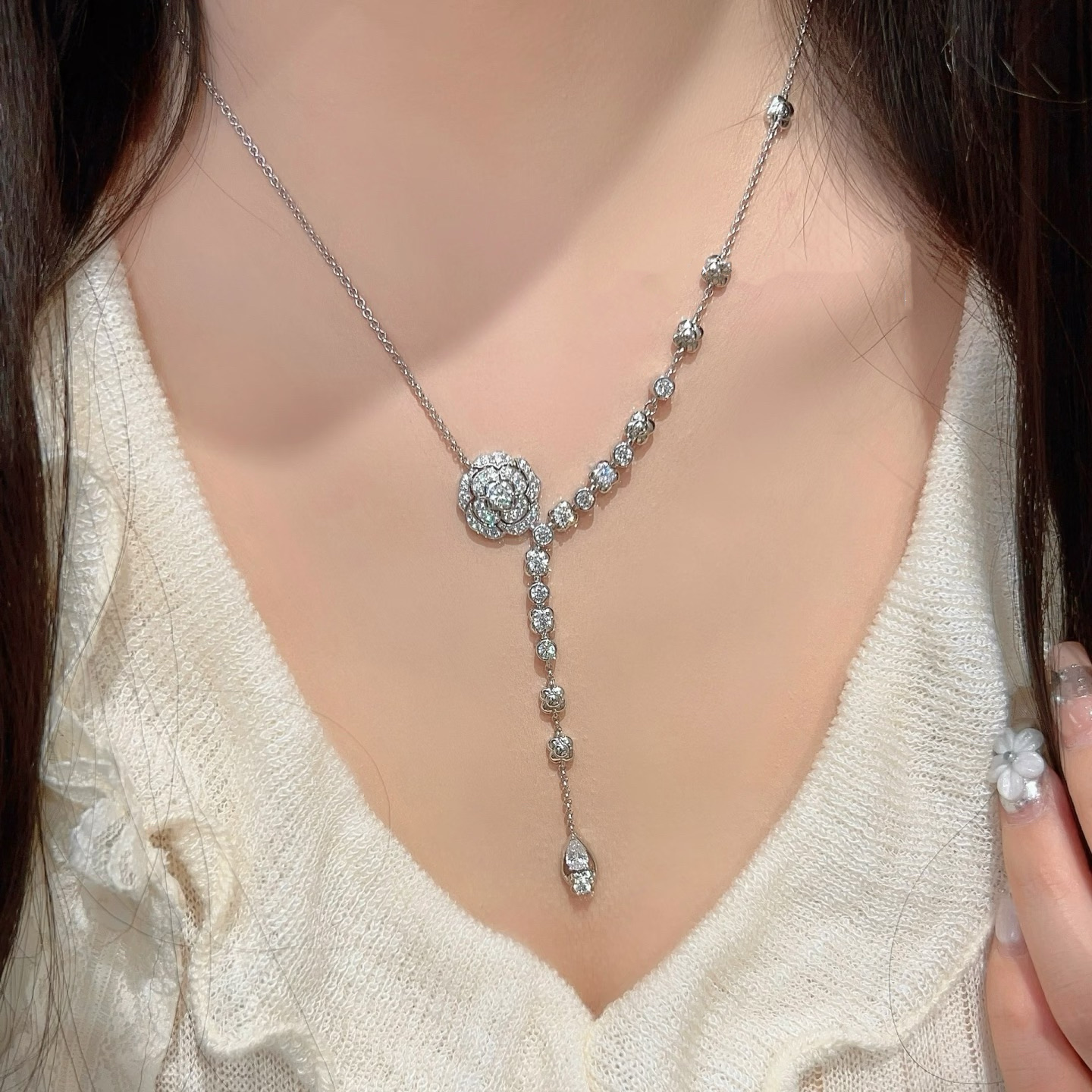 Chanel Camellia Teardrop Y Necklace in Silver Color - Image 3