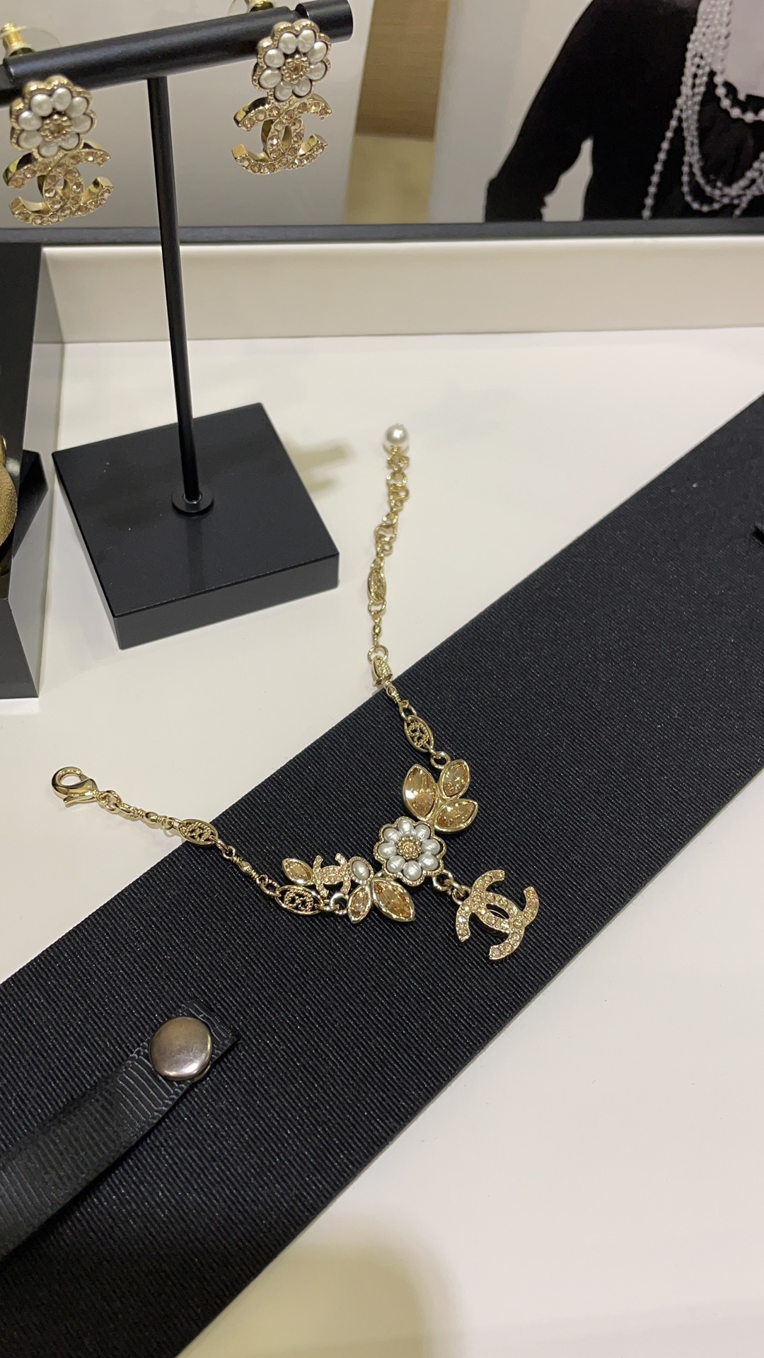 Chanel Ear of Wheat Pearl Flower Bracelet - Image 3