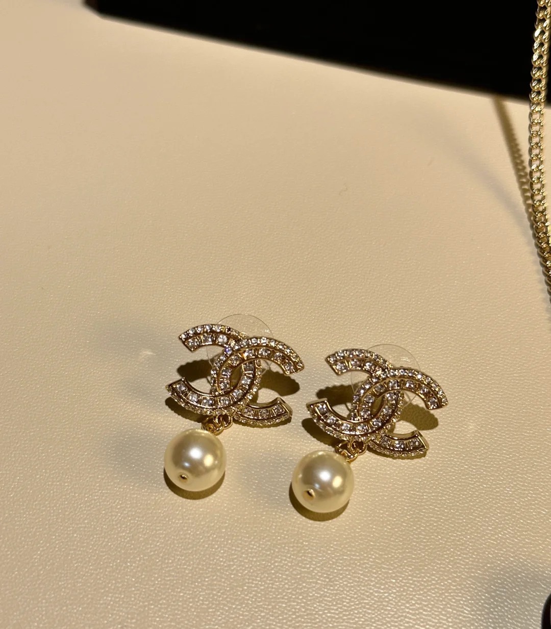 Chanel Black Heart Pendant Necklace and CC Pearl Drop Earrings - Image 4