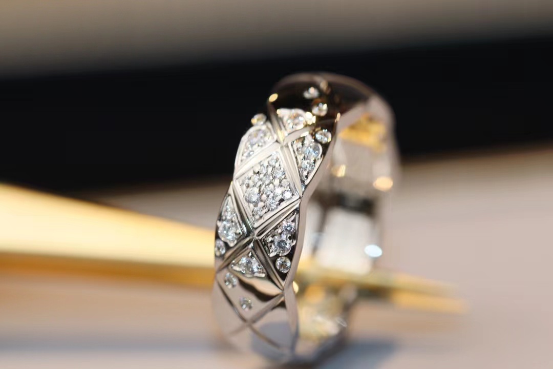 Chanel Diamond Coco Crush Ring - Wide - Image 5