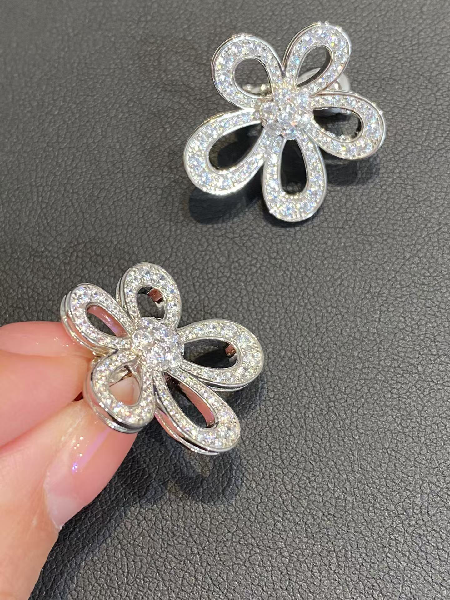 VCA Flowerlace Earrings - Image 2