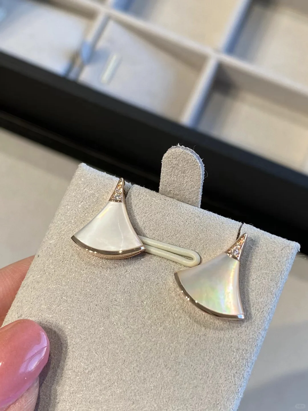 Bvlgari Divas' Dream Earrings - Image 11
