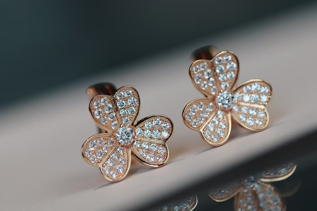 VCA Frivole Earrings - Small - Image 4