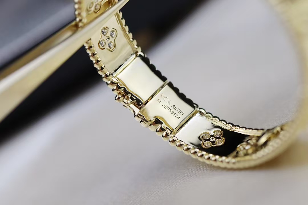 VCA Perlee Clovers Bracelet, Medium Bangle - Image 5