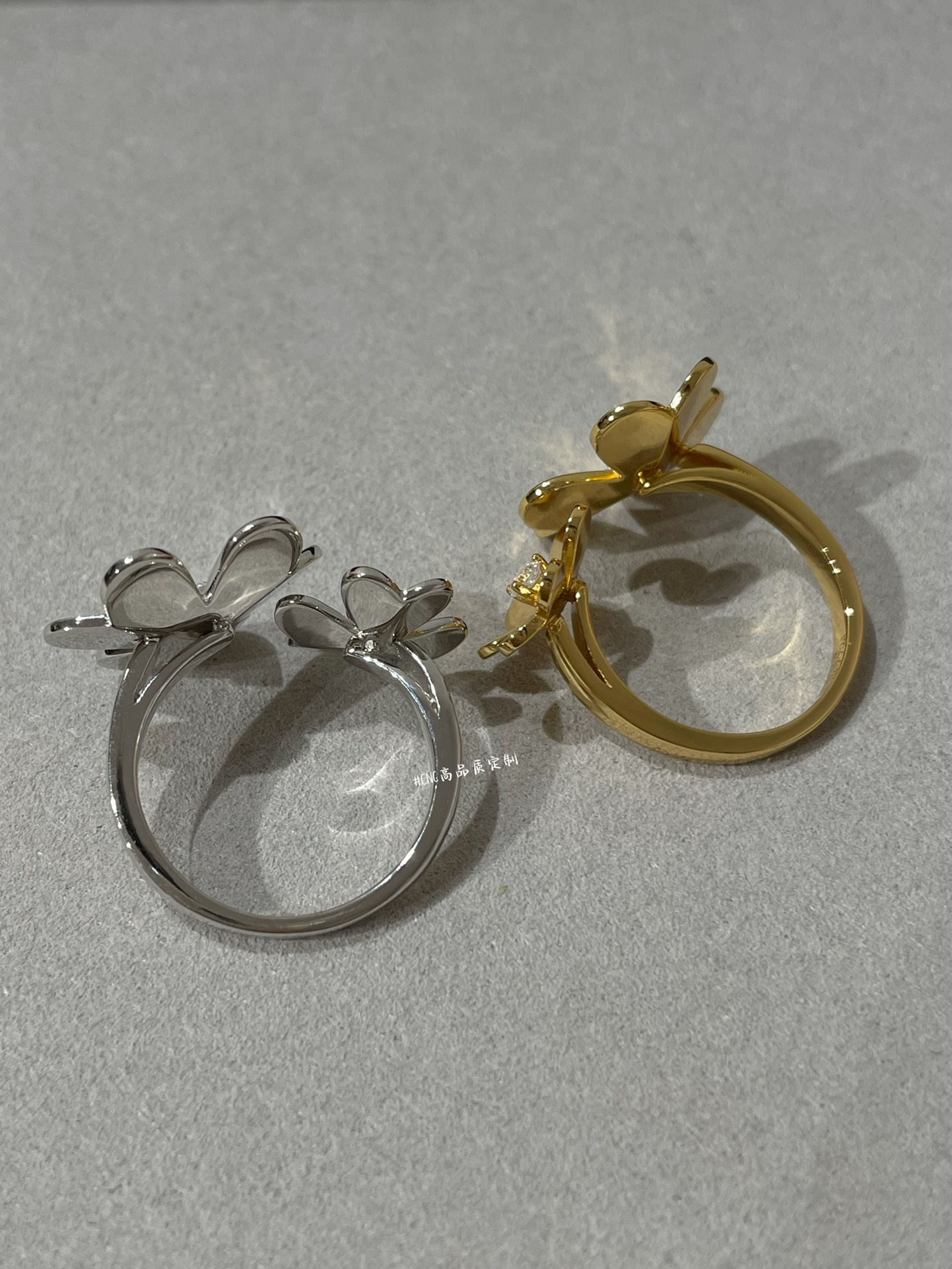 VCA 2 Flowers Frivole Between the Finger Ring - Image 13