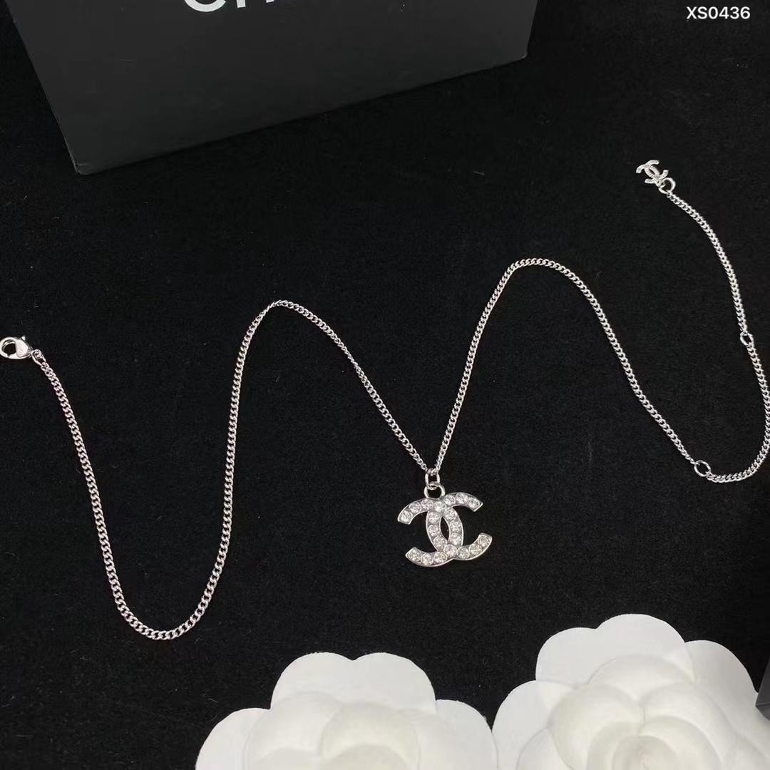 Chanel Classic Silver Double C Pendant Necklace - Image 3