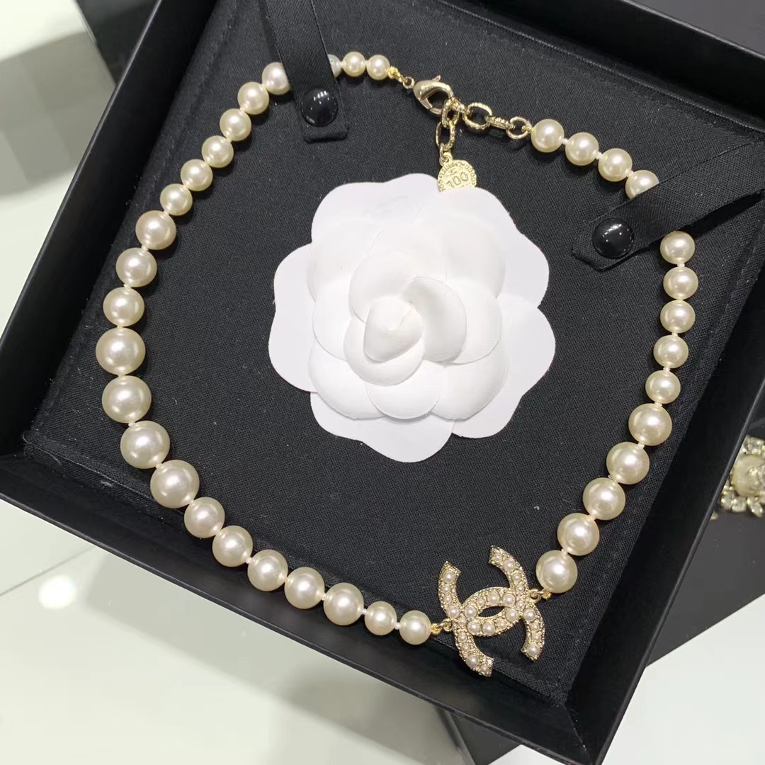 Chanel Vibe Gradient Pearl Necklace - Image 4