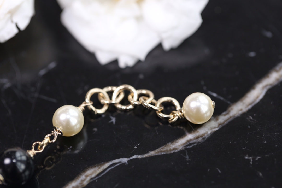 Chanel Black Bead Vintage Pearl Bracelet with CC Charm - Image 6