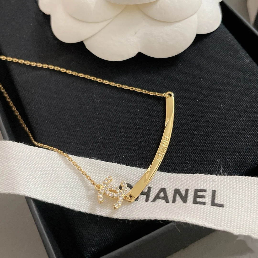 Chanel Smile Necklace Minimalistic - Image 5