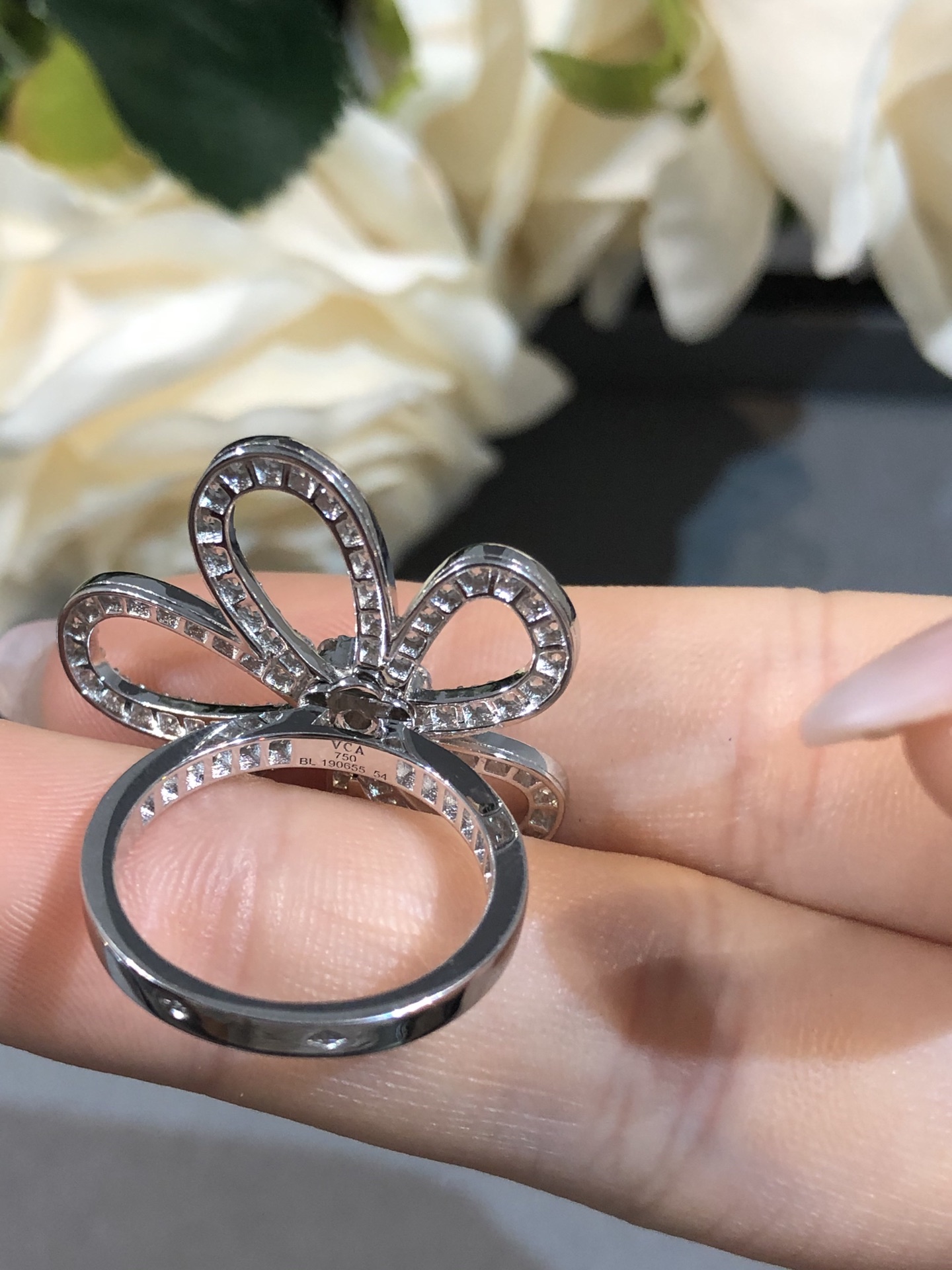 VCA Flowerlace Ring - Image 10