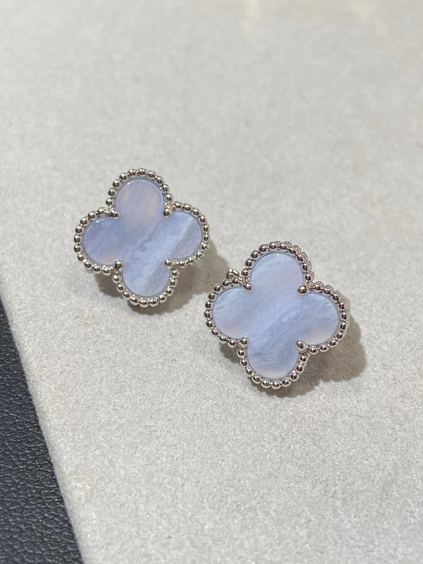 VCA Fog Purple Clover Earrings