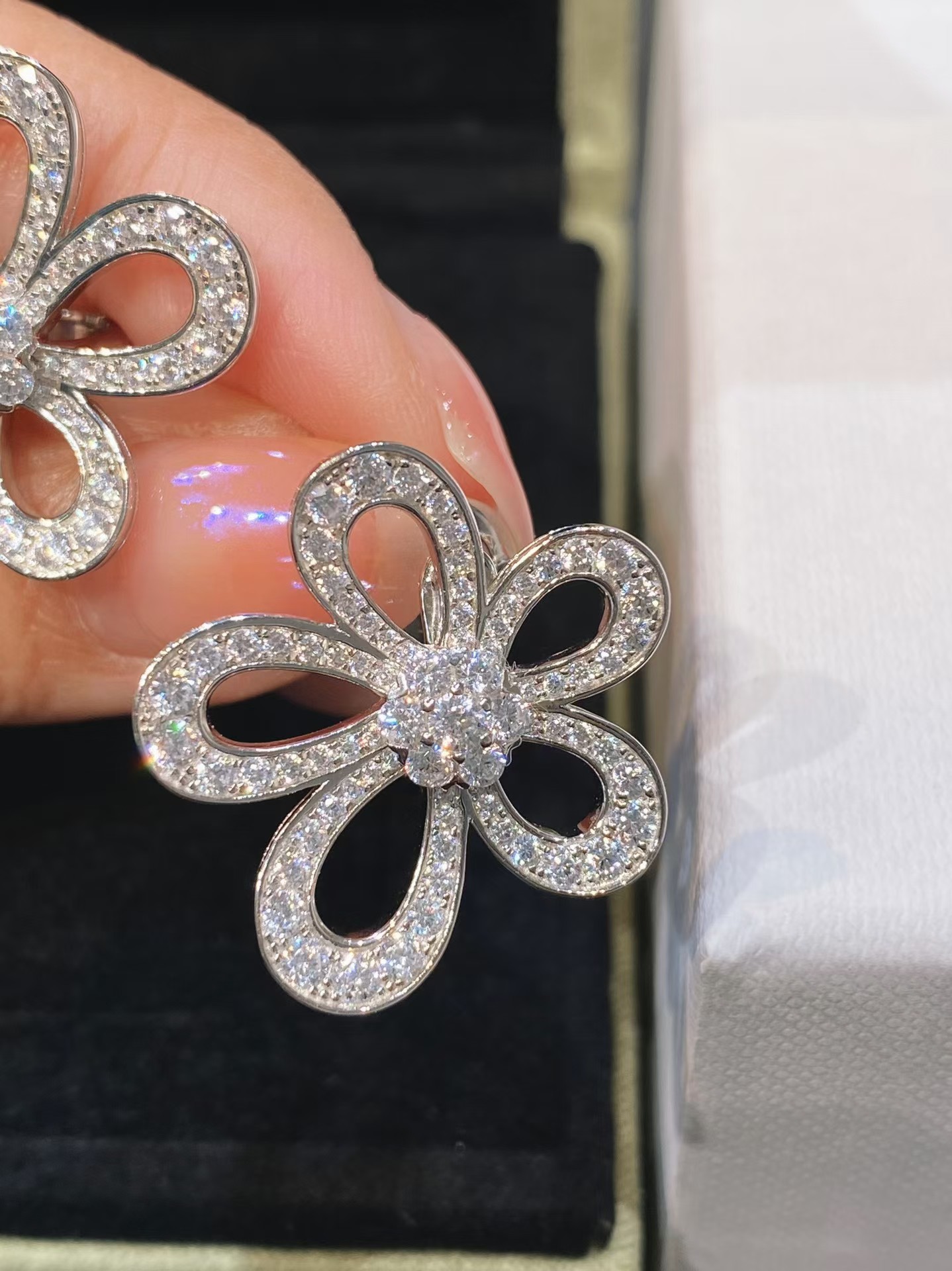 VCA Flowerlace Earrings - Image 3