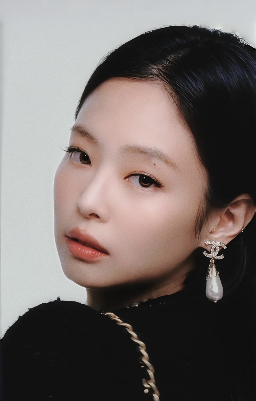 Chanel Vintage Baroque Pearl Dangle Earrings - Image 5