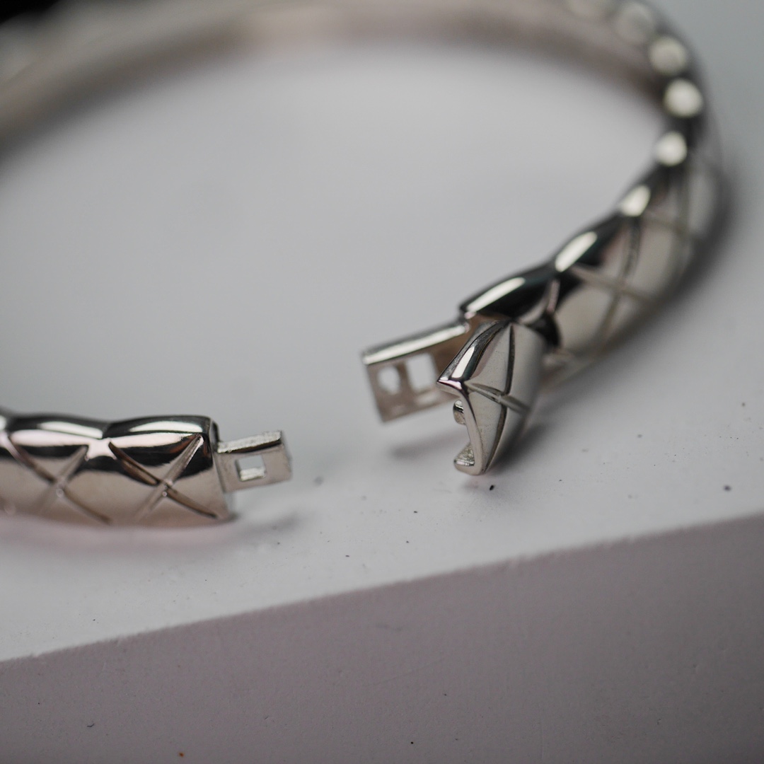 Chanel Diamond Coco Crush Bangle Bracelet - Wide Version - Image 14