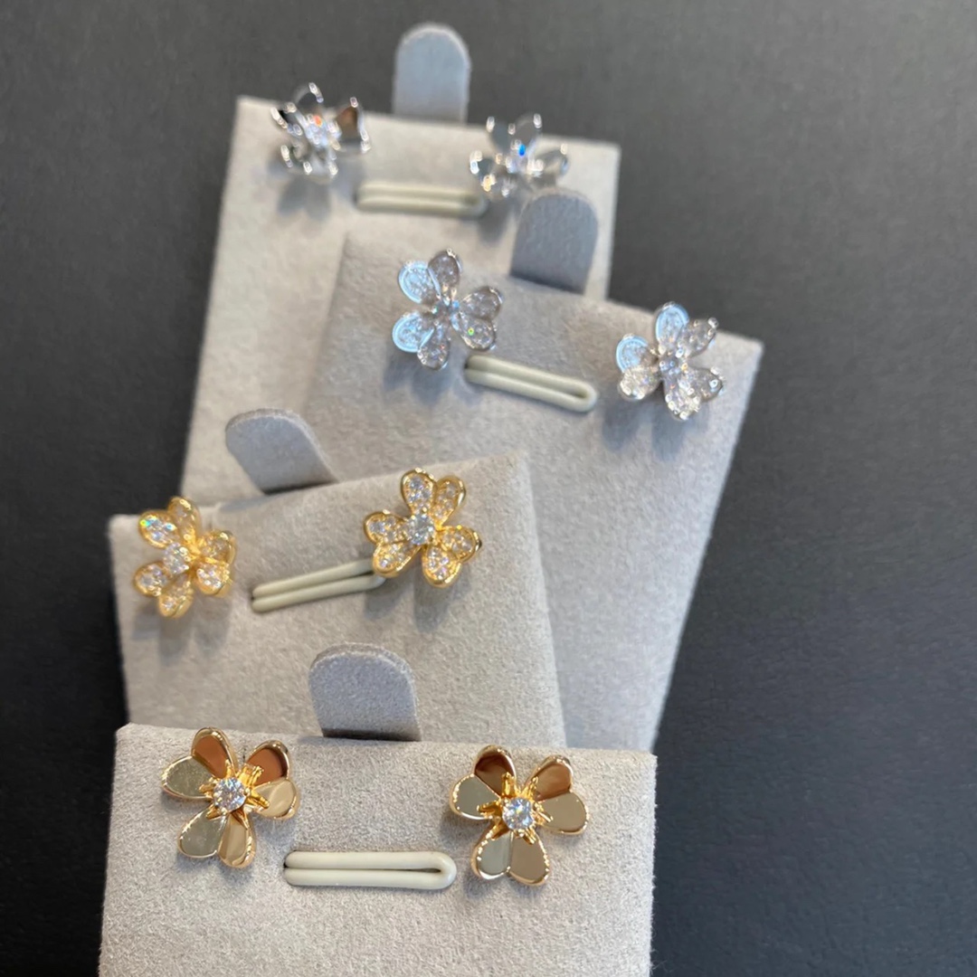 VCA Stud Frivole Earrings