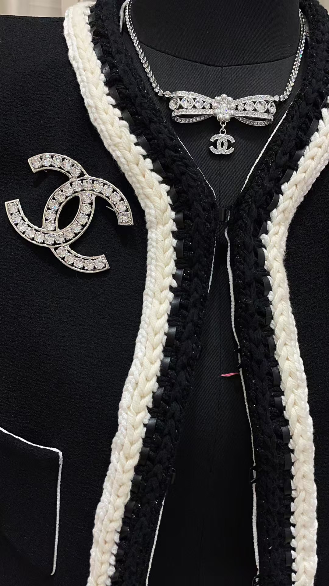 Chanel Rhinestone Strass Bowknot Pendant Necklace - Image 8