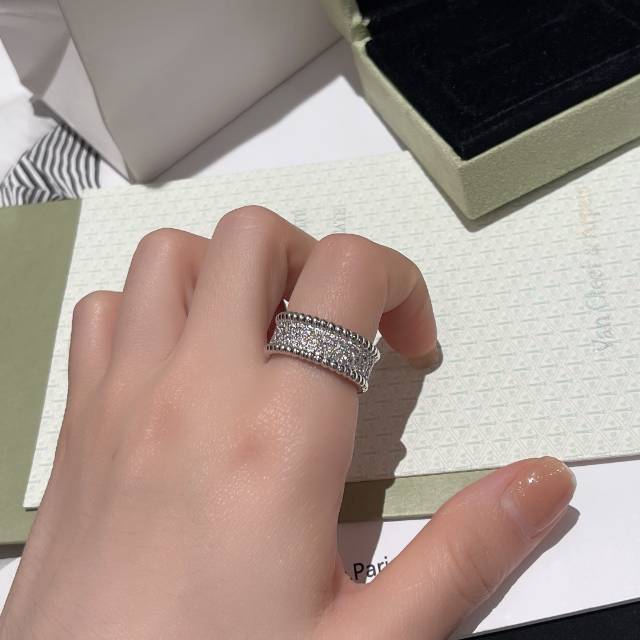 VCA Wide Perlee Diamonds Ring - Image 14