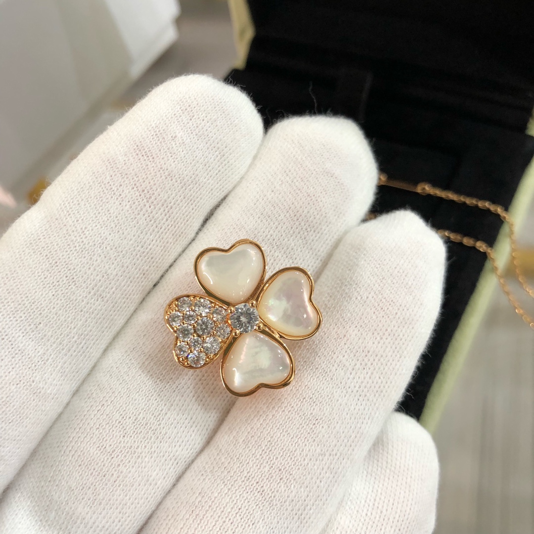 VCA Clover Detachable Pendant Necklace & Brooch 2-in-1 - Image 3