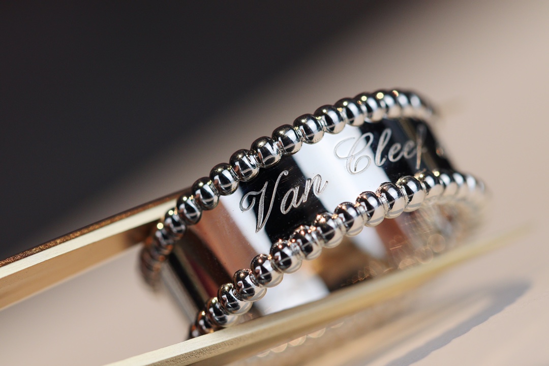 VCA Perlee Signature Ring - Image 5