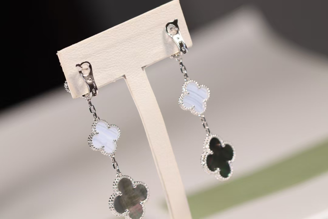 VCA Magic Alhambra Earrings 3 Motifs - Image 3