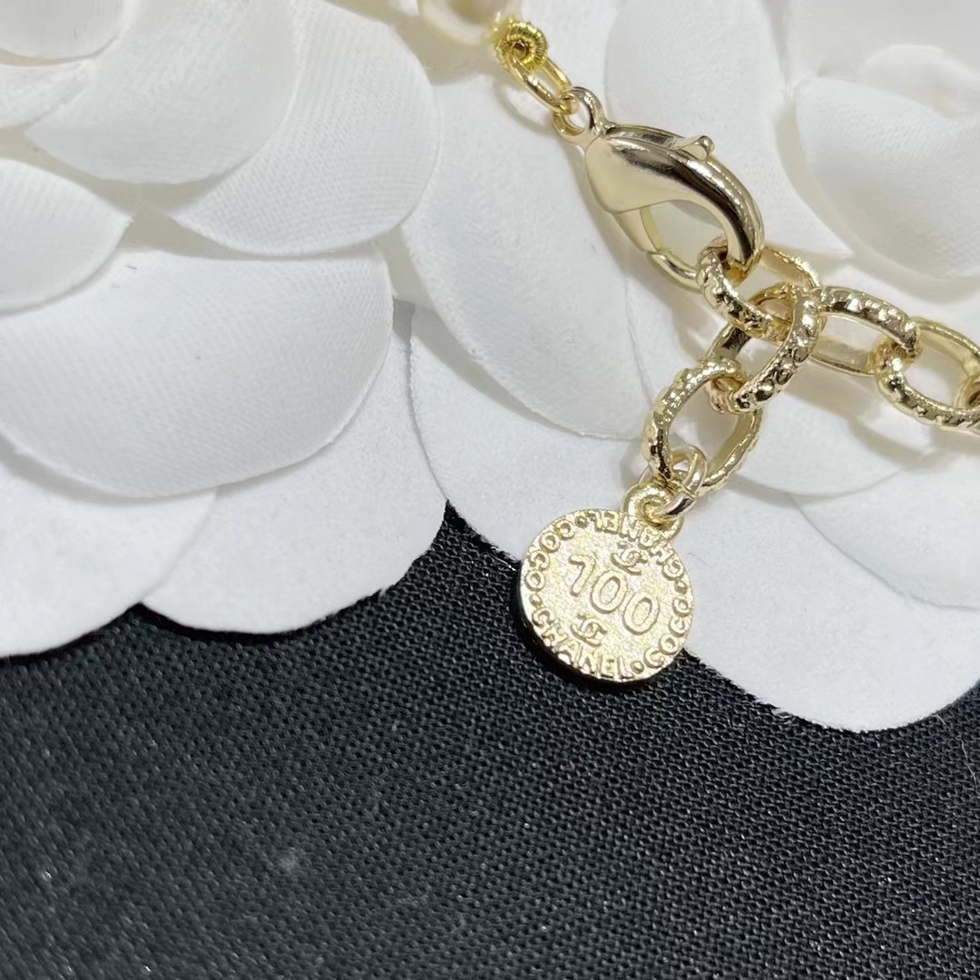 Chanel Vibe Gradient Pearl Necklace - Image 8