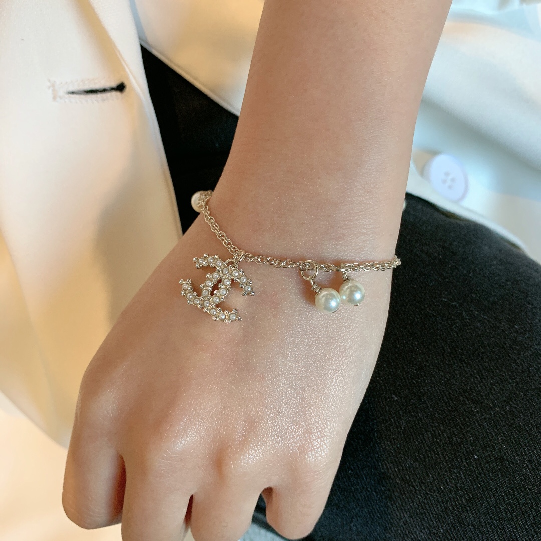 Chanel Pearls CC Charm Chain Bracelet - Image 12
