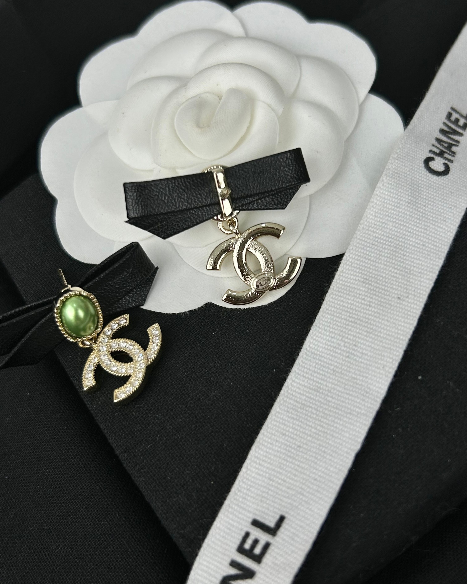 Chanel Leather Bow Green Pearl CC Dangle Earrings - Image 6