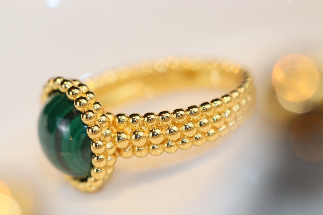 VCA Yellow Gold Malachite Perlee Couleurs Ring - Image 12