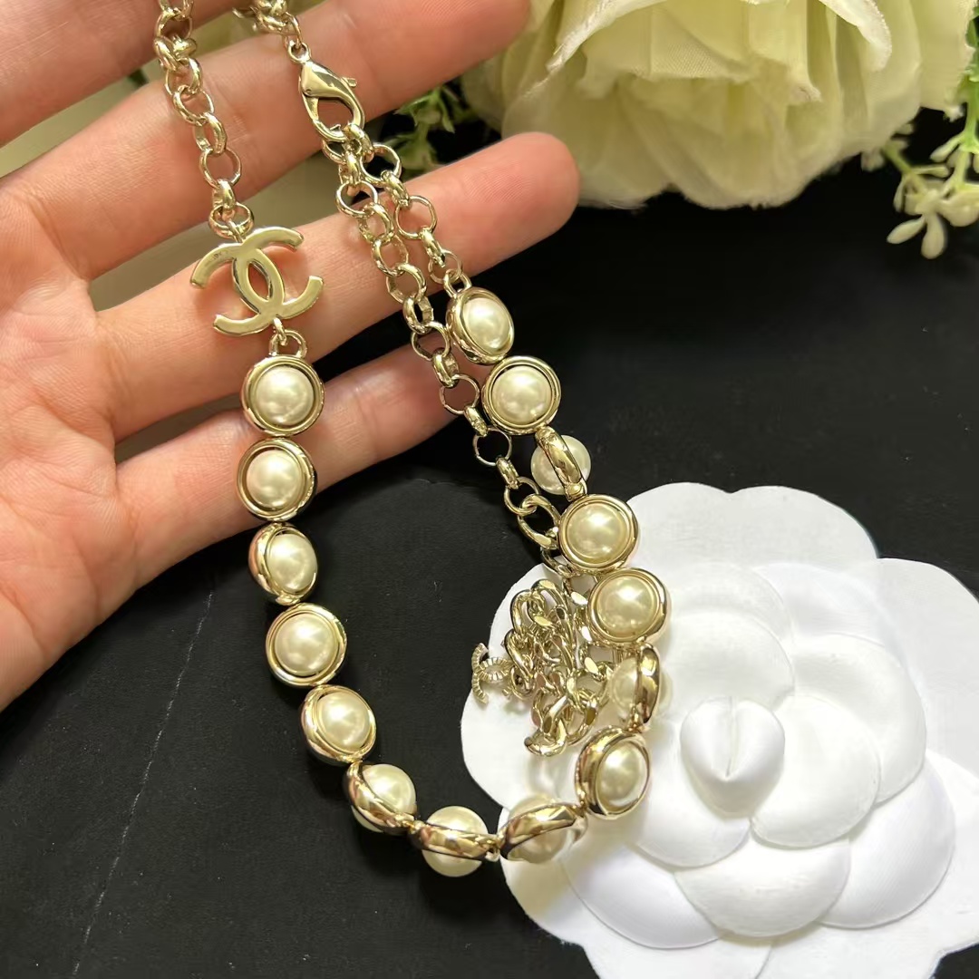 Chanel Half Chain Half Ehancered Pearl Necklace - Image 4
