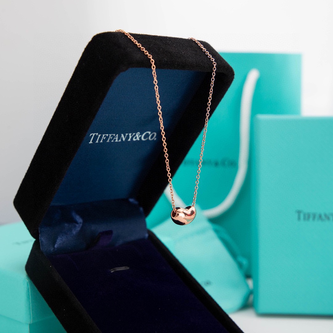 Tiffany Elsa Peretti® Bean® design Pendant Necklace in Yellow Gold, 6.5 mm - Image 5