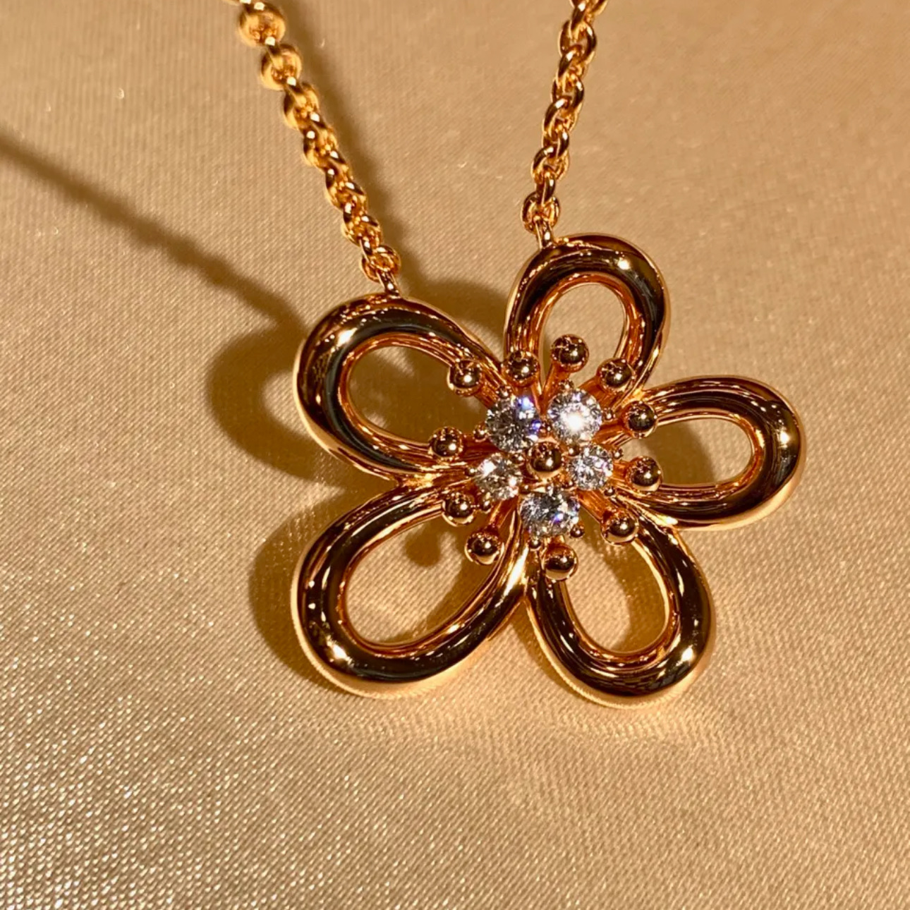 VCA Flowerlace Pendant Necklace - Image 4
