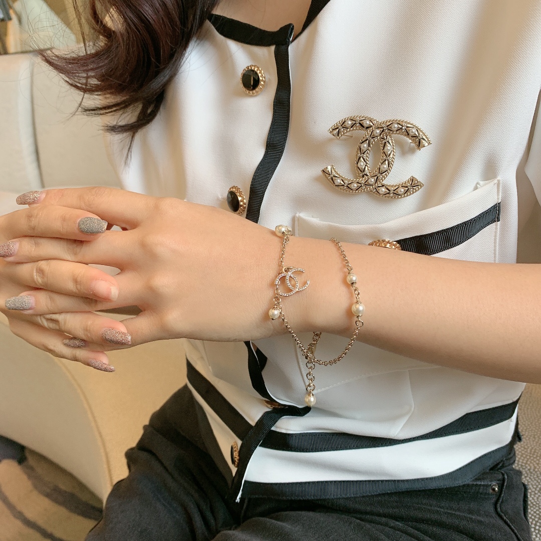 Chanel Dainty Two Layers Chain Pearl Bracelet - Image 13