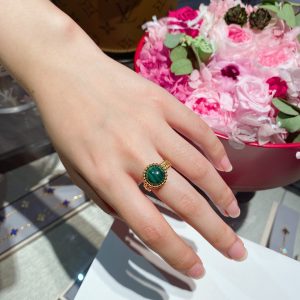 VCA Yellow Gold Malachite Perlee Couleurs Ring