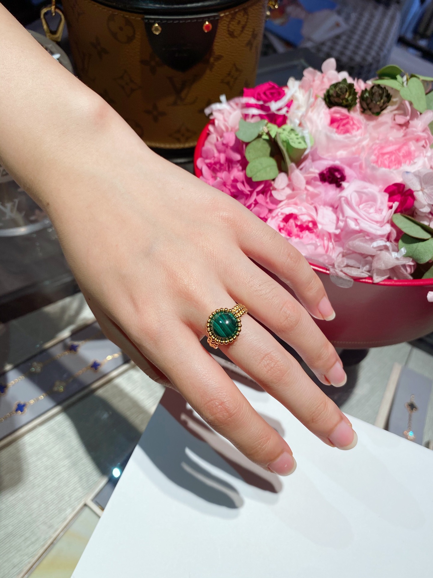 VCA Yellow Gold Malachite Perlee Couleurs Ring