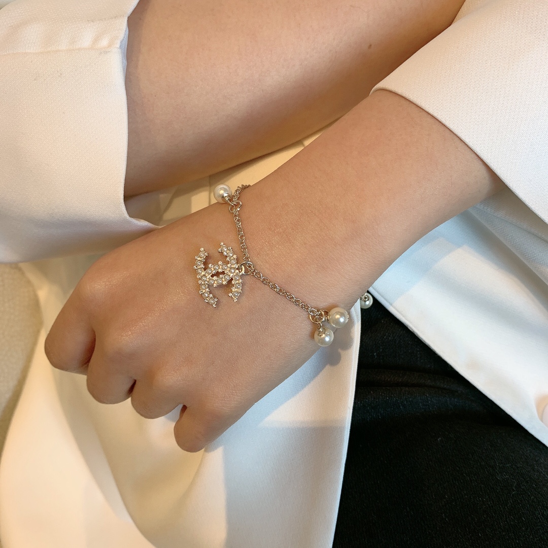 Chanel Pearls CC Charm Chain Bracelet - Image 13