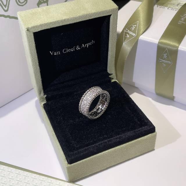 VCA Wide Perlee Diamonds Ring - Image 3